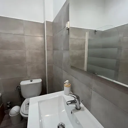 D'exception 200 M De La Gare Apartment *